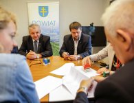 Umowy na dofinansowania zakupu samochodów dla osób niepełnosprawnych