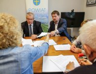 Umowy na dofinansowania zakupu samochodów dla osób niepełnosprawnych