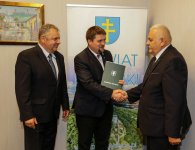 Umowy na dofinansowania zakupu samochodów dla osób niepełnosprawnych