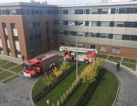 Ćwiczenia przeciwpożarowe w budynku kieleckiego starostwa