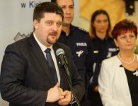 Powiatowy Zespół Szkół w Chęcinach włączył się w Kampanię Białej Wstążki.