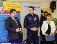Powiatowy Zespół Szkół w Chęcinach włączył się w Kampanię Białej Wstążki.