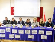 Powiatowy Zespół Szkół w Chęcinach włączył się w Kampanię Białej Wstążki.