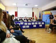 Powiatowy Zespół Szkół w Chęcinach włączył się w Kampanię Białej Wstążki.