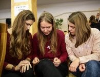 Powiatowy Zespół Szkół w Chęcinach włączył się w Kampanię Białej Wstążki.