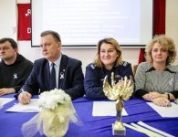 Powiatowy Zespół Szkół w Chęcinach włączył się w Kampanię Białej Wstążki.
