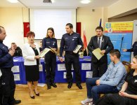Powiatowy Zespół Szkół w Chęcinach włączył się w Kampanię Białej Wstążki.