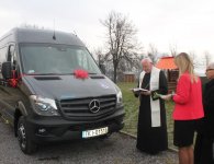 Nowy samochód do przewozu osób niepełnosprawnych w Sędku 