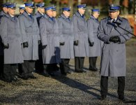 Policjanci otrzymali nowe radiowozy oraz łódź i holownik