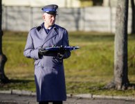 Policjanci otrzymali nowe radiowozy oraz łódź i holownik