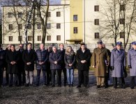 Policjanci otrzymali nowe radiowozy oraz łódź i holownik