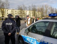 Policjanci otrzymali nowe radiowozy oraz łódź i holownik