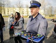 Policjanci otrzymali nowe radiowozy oraz łódź i holownik
