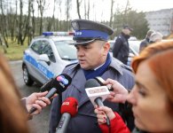 Policjanci otrzymali nowe radiowozy oraz łódź i holownik