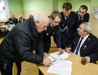 OSP w Sędziejowicach z nowym defibrylatorem automatycznym