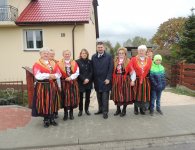 Uroczysty odbiór chodnika w Nidzie, w gminie Morawica.