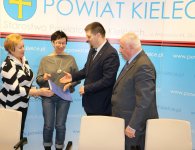 Podpisanie umów z organizacjami pozarządowymi