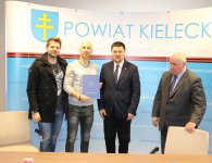 Podpisanie umów z organizacjami pozarządowymi
