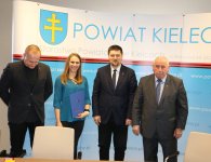 Podpisanie umów z organizacjami pozarządowymi