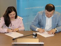 Podpisanie umów z organizacjami pozarządowymi