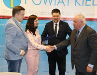 Podpisanie umów z organizacjami pozarządowymi