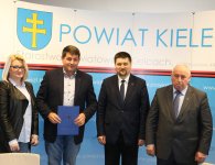 Podpisanie umów z organizacjami pozarządowymi