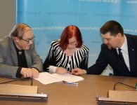 Podpisanie umów z organizacjami pozarządowymi