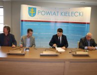Podpisanie umów z organizacjami pozarządowymi