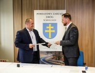Podpisanie umowy na realizację inwestycji drogowych w gminach Górno i Daleszyce