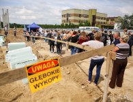 Z pompą ruszyła budowa powiatowej szkoły w Łopusznie