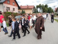 Wmurowanie kamienia węgielnego pod budowę nowej szkoły w Piotrkowicach w gminie Chmielnik.