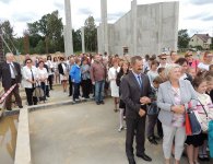Wmurowanie kamienia węgielnego pod budowę nowej szkoły w Piotrkowicach w gminie Chmielnik.