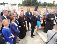 Wmurowanie kamienia węgielnego pod budowę nowej szkoły w Piotrkowicach w gminie Chmielnik.
