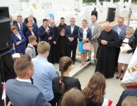 Wmurowanie kamienia węgielnego pod budowę nowej szkoły w Piotrkowicach w gminie Chmielnik.