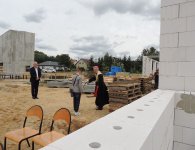 Wmurowanie kamienia węgielnego pod budowę nowej szkoły w Piotrkowicach w gminie Chmielnik.