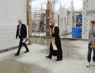 Wmurowanie kamienia węgielnego pod budowę nowej szkoły w Piotrkowicach w gminie Chmielnik.