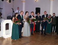 Zatańczyli poloneza w Chęcinach i Bodzentynie