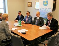 Podpisanie umowy w sprawie drogi w miejscowości Tumlin-Osowa