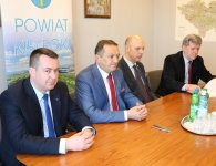 Podpisanie umowy w sprawie drogi w miejscowości Tumlin-Osowa