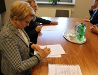 Podpisanie umowy w sprawie drogi w miejscowości Tumlin-Osowa
