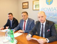 Podpisanie umowy w sprawie drogi w miejscowości Tumlin-Osowa