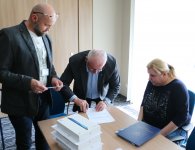 Komisji Rolnictwa, Leśnictwa, Gospodarki Gruntami i Ochrony Środowiska oraz Samorządu, Rozwoju Gospodarczego i Przeciwdziałania Bezrobociu.