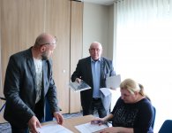 Komisji Rolnictwa, Leśnictwa, Gospodarki Gruntami i Ochrony Środowiska oraz Samorządu, Rozwoju Gospodarczego i Przeciwdziałania Bezrobociu.