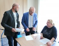 Komisji Rolnictwa, Leśnictwa, Gospodarki Gruntami i Ochrony Środowiska oraz Samorządu, Rozwoju Gospodarczego i Przeciwdziałania Bezrobociu.