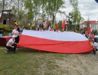 Biegali z flagą