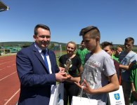    Powiatowy Turniej Szkół Podstawowych w Piłce Nożnej wzbudził wiele emocji