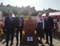 Wieniec powiatu na podium
