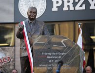 W Kielcach odsłonięto pomnik Przemysława Gosiewskiego