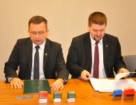 Podpisanie umowy pomiędzy powiatem kieleckim a OHP. 