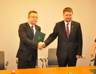 Podpisanie umowy pomiędzy powiatem kieleckim a OHP. 